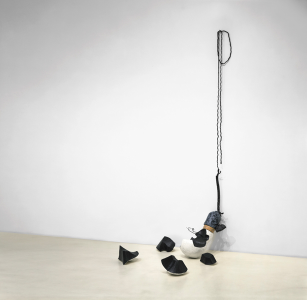 <em>Claes Oldenburg</em> and <em>Coosje van Bruggen</em> Broken Bulb, 1991 canvas, urethane foam, resin, rope, copper tubing and latex 65 x 53 x 53 icnhes installation dimensions variable © Claes Oldenburg and Coosje van Bruggen, New York Photo by: Bill Jacobson / Courtesy The Pace Gallery