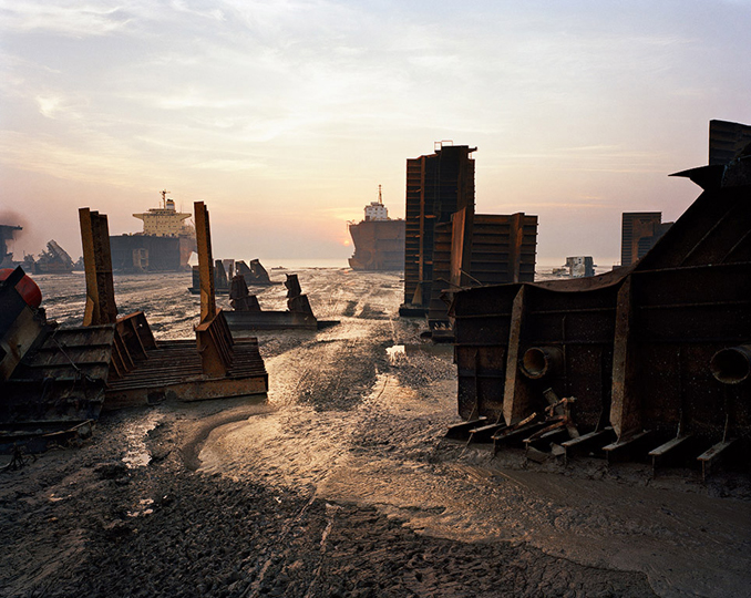 <strong>Shipbreaking #13</strong>,  Chittagong, Bangladesh 2000 Edward Burtynsky Photography