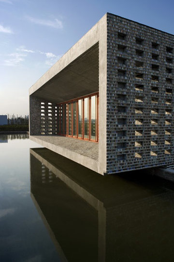 Ceramic House, 2003-2006, Jinhua, China.  Photo by Lv Hengzhong.