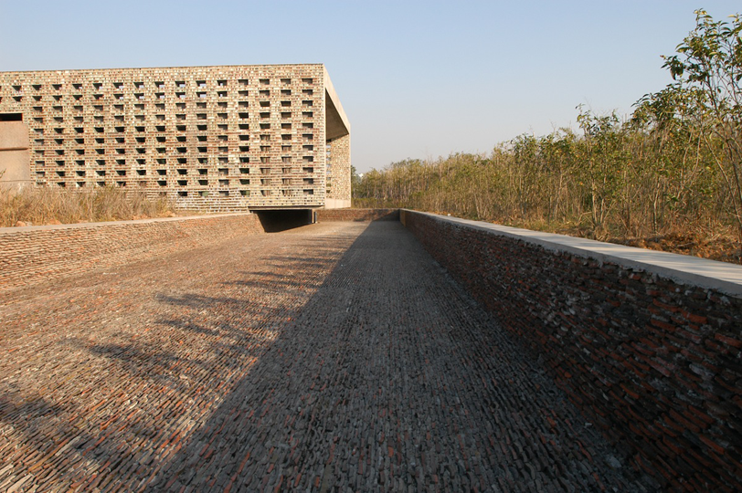 Ceramic House, 2003-2006, Jinhua, China.  Photo by Lv Hengzhong.