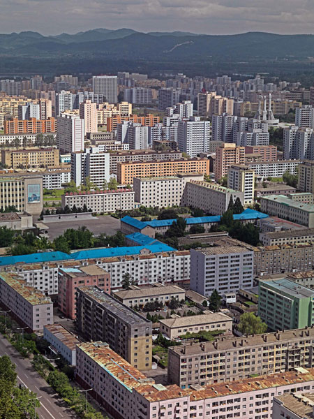 Cityscape, Pyongyang. Images courtesy of DOM Publishers and Philipp Meuser.