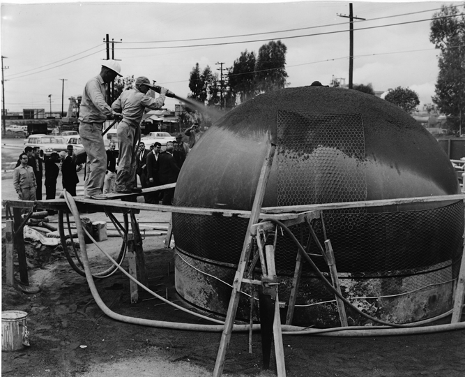 A 12-foot-diameter Airform under construction near Burbank, California.