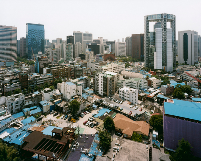 Jongno-gu, Seoul, 2008. Courtesy Yossi Milo Gallery, New York