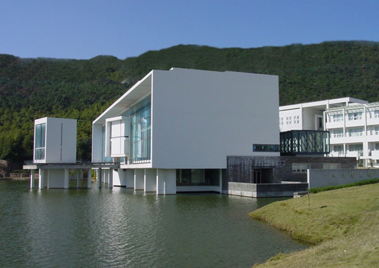 Library of Wenzheng College, 1999-2000, Suzhou, China.  Photo by Lu Wenyu.