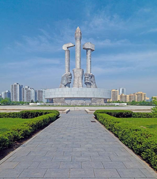 Party Foundation Monument, Pyongyang. Images courtesy of DOM Publishers and Philipp Meuser.