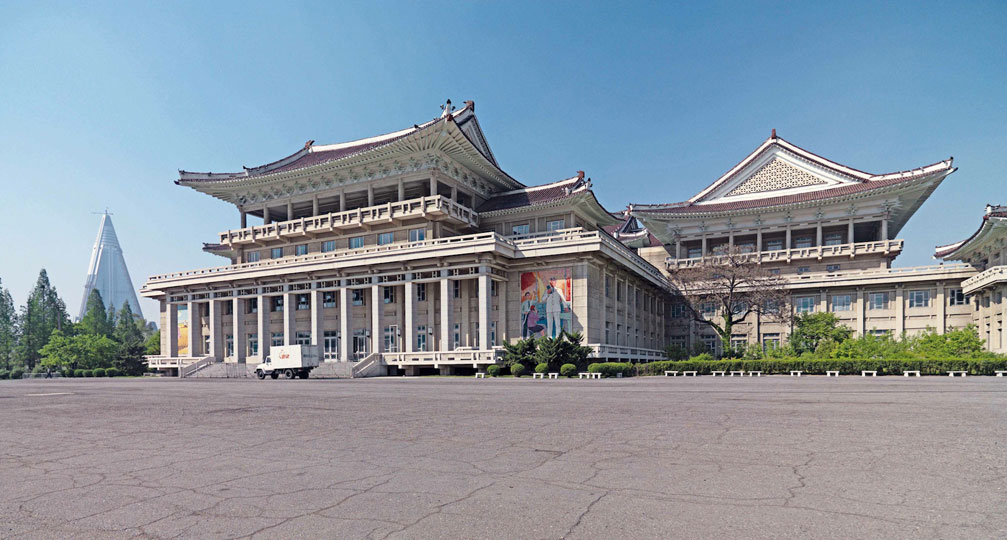 People's Palace of Culture, Pyongyang. Images courtesy of DOM Publishers and Philipp Meuser.