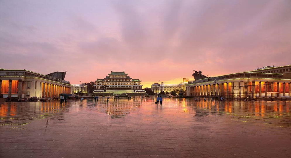 Plaza, Pyongyang. Images courtesy of DOM Publishers and Philipp Meuser.