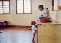 THUMB1110318075-T.-Overbeeke-T_Overbeeke_Lunchtime_Nkoranga-Orphanage,Tanzania