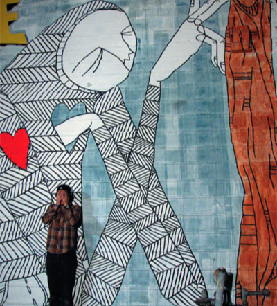 Know Hope in front of his mural A Technicality on the façade of Anno Domini Gallery. San Jose, California, 2008. All Images courtesy of Gestalten Books. 