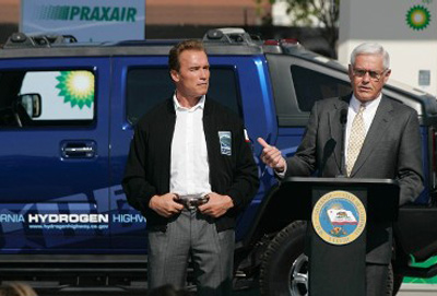 Arnold Schwarzenegger and Bob Lutz/ Courtesy: Lutz Communications