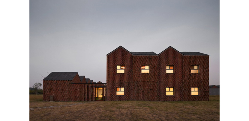 Community Center, Yangzhou, China, 2009.  By Zhang Lei.