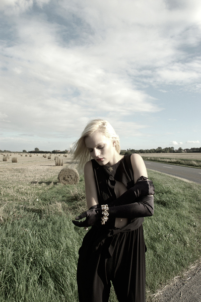 Black Catsuit <strong>Oli</strong> Long Black Gloves <strong>Beyond Retro</strong> Pearlized Egg Ring <strong>Disney Couture @Start-London.com</strong> Silver/Gold Cluster Bracelet <strong>Aris Geldis @Start-London.com</strong>