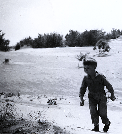 A boy near Elkhart, KS/<em>The Dust Bowl: An Illustrated History</em>/Chronicle Books/Patricia Fergouson