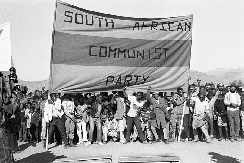 Gille de Vlieg, SACP banner displayed at the funeral of the Cradock 4 (Matthew Goniwe, Ford Calata, Sparrow Mkonto, Sicelo Mhlauli) at Lingelihle Township,Cradock, Eastern Cape., July 20, 1985. © Gille de Vlieg.