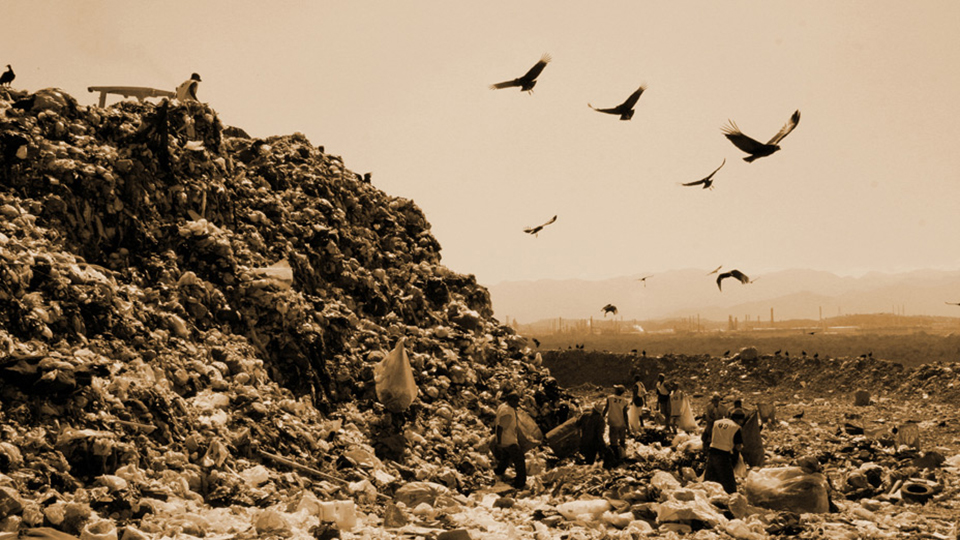 <strong>Wasteland</strong> Sepia Jardim Gramacho landscape with vultures Photograph by Vik Muniz, courtesy of Vik Muniz Studio